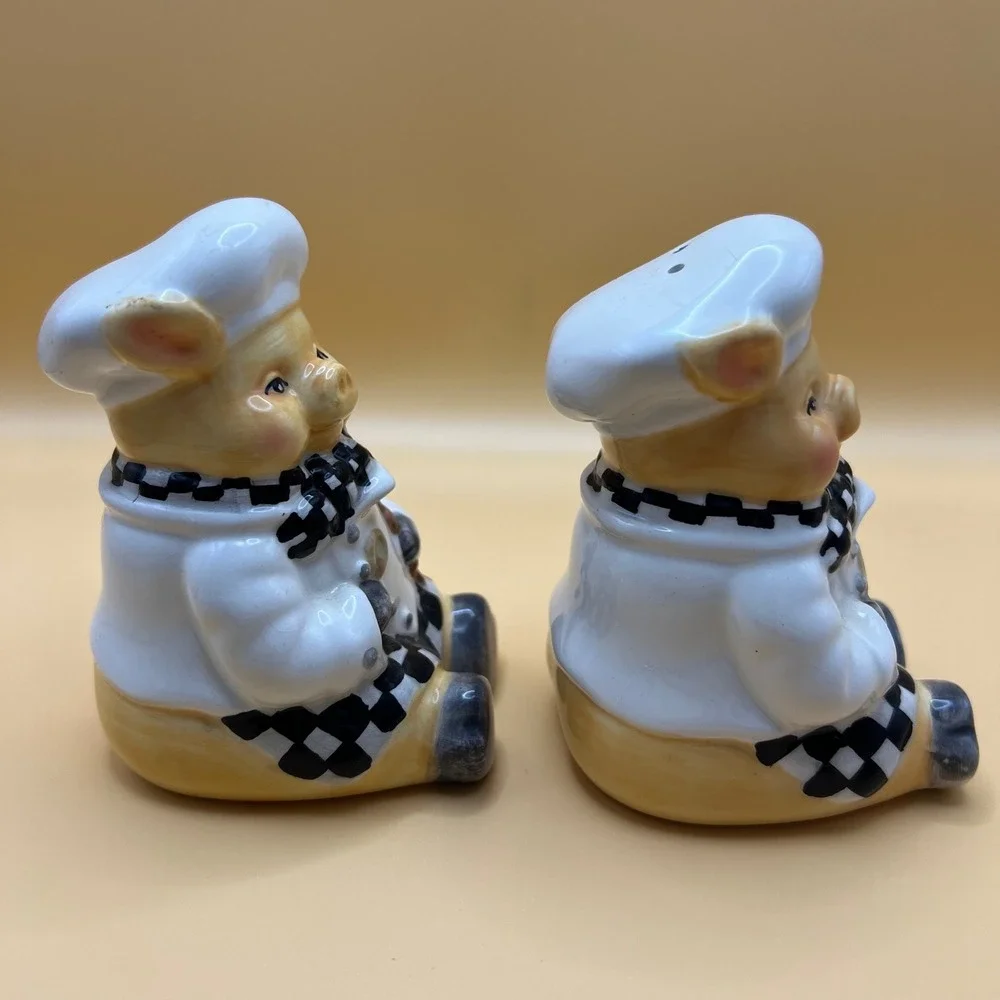 Dori Postlewaite 1999 Chef Pig Salt and Pepper Shakers Ceramic Checkered Set
